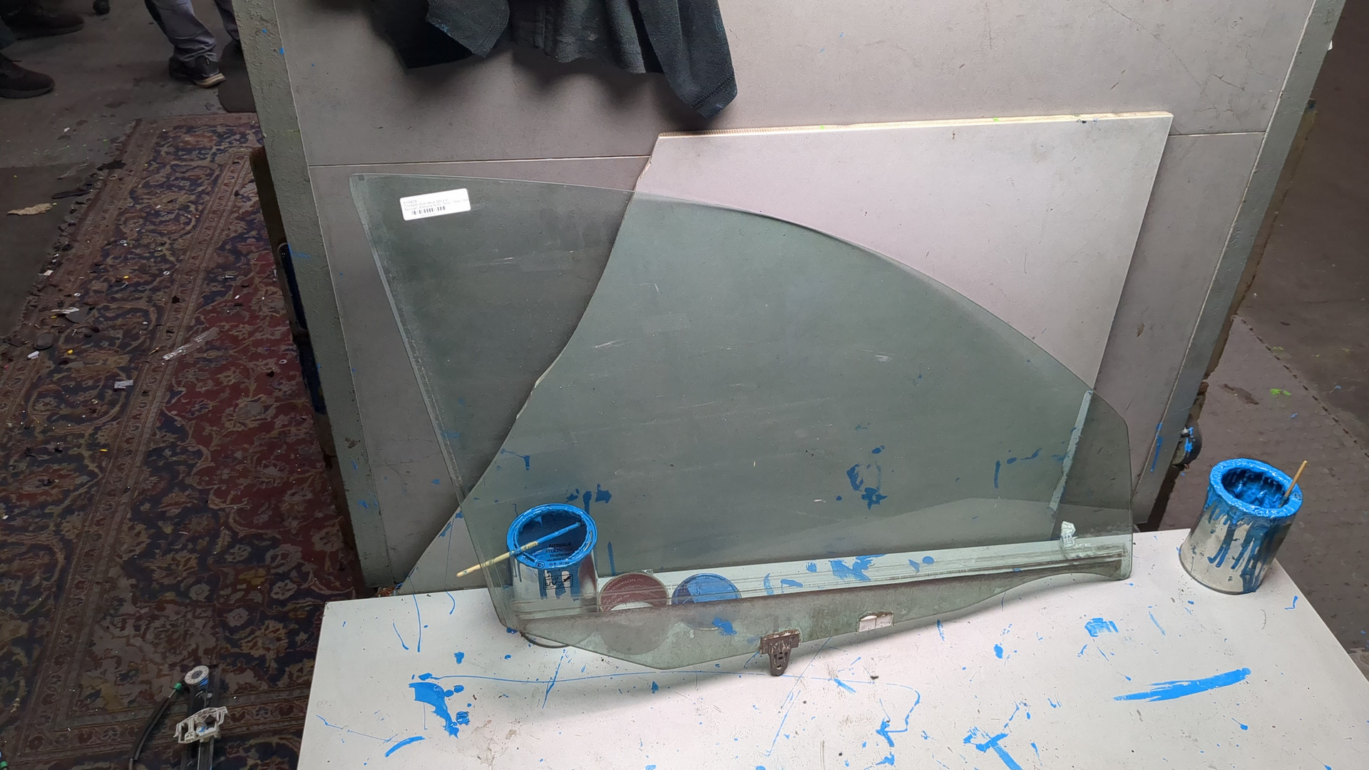 Стекло двери передней правой