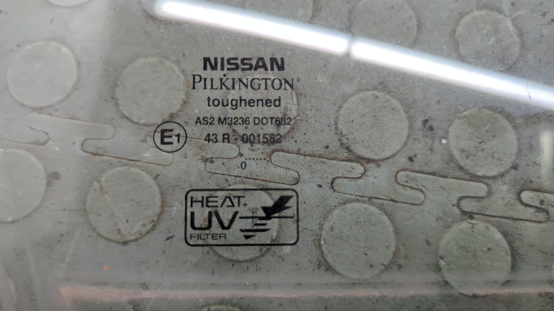 Стекло двери передней правой