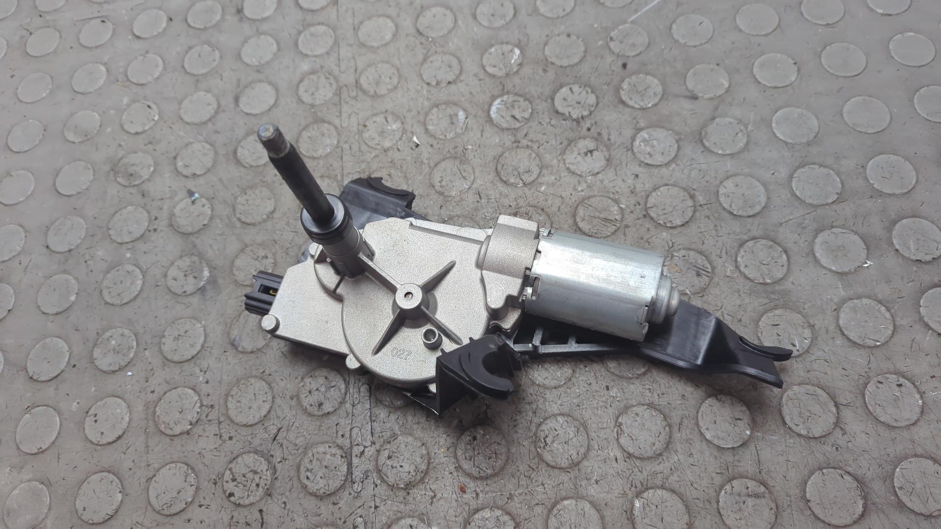 Моторчик стеклоочистителя задний