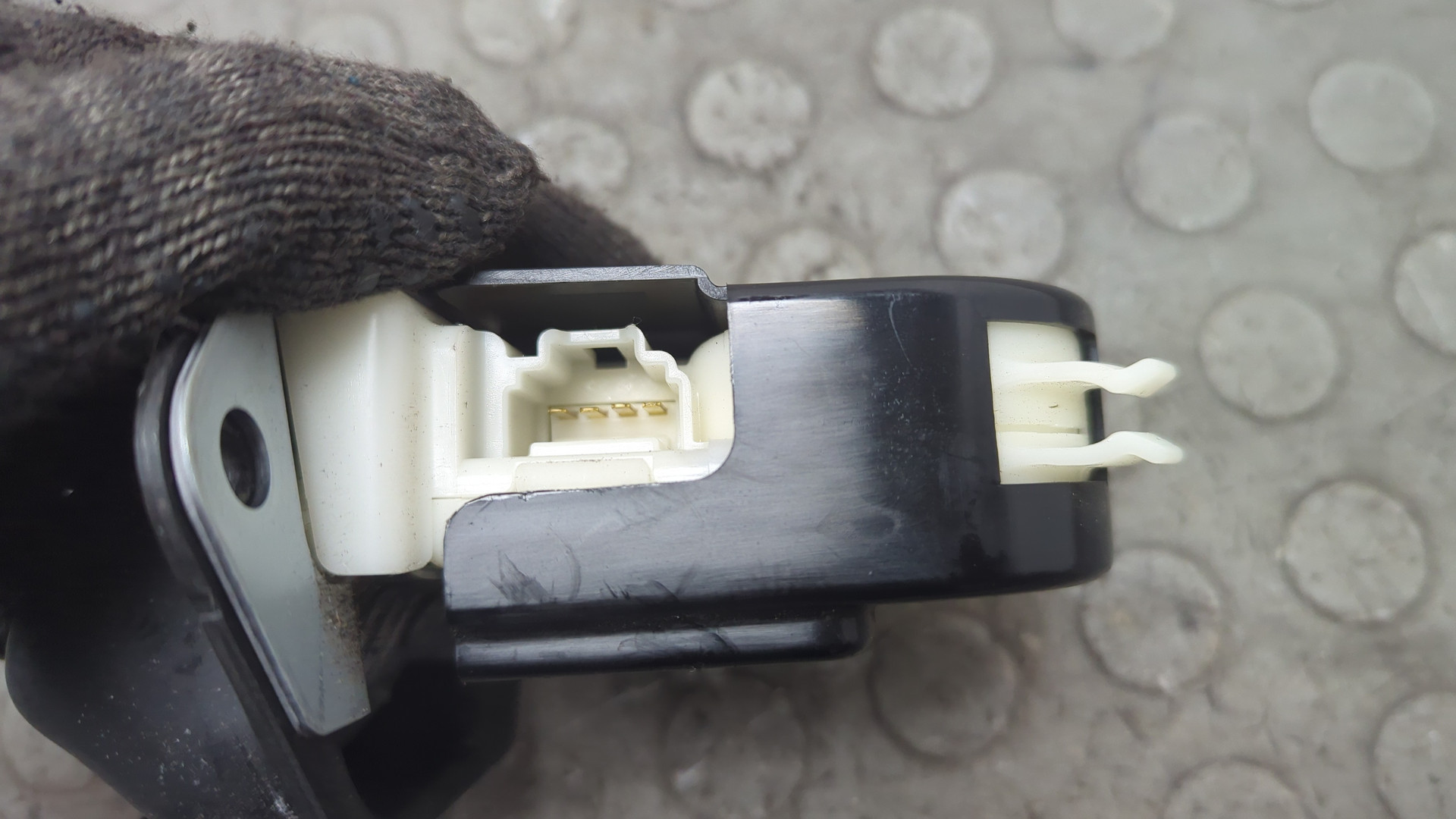 Замок багажника