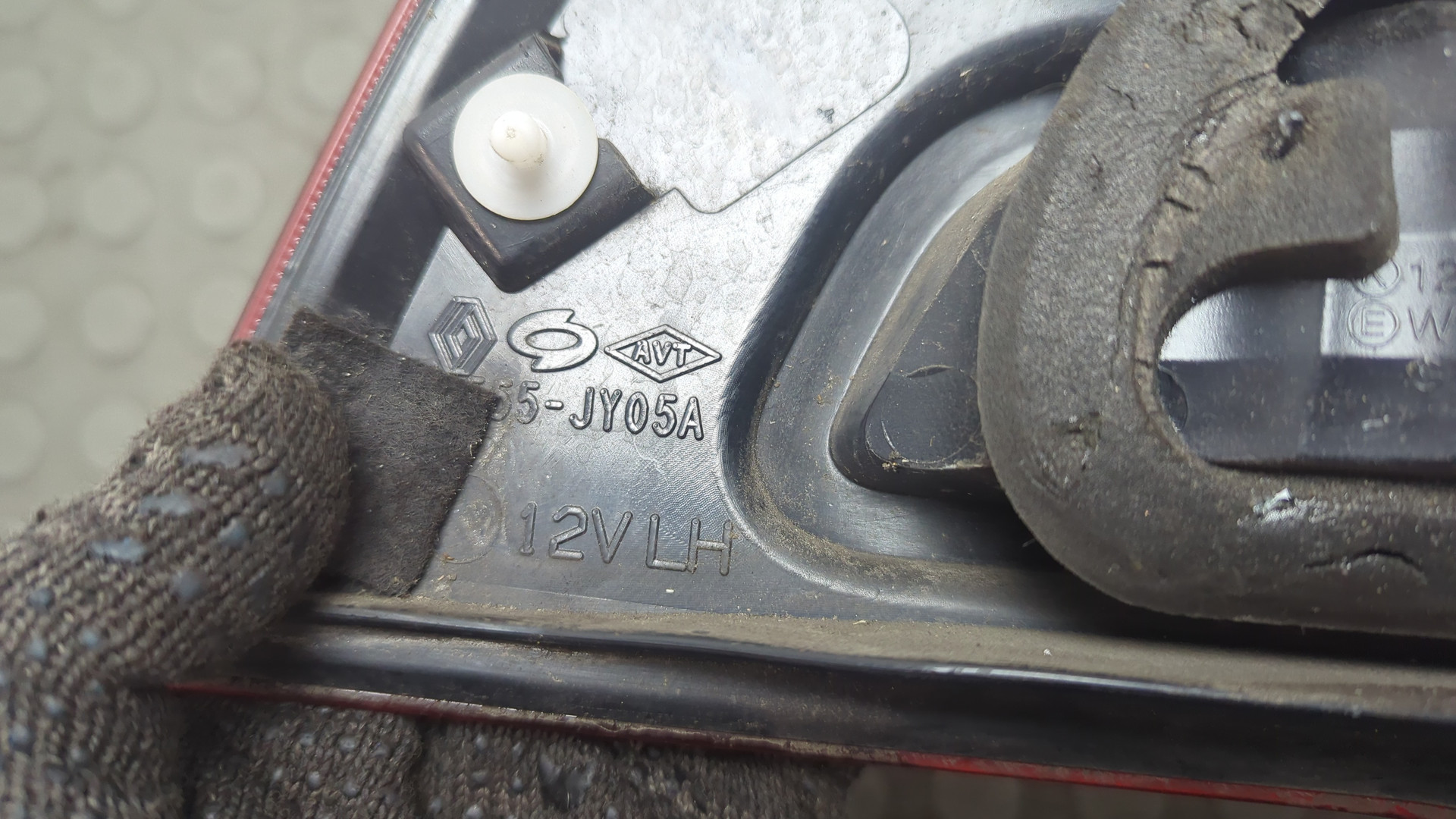 Фонарь задний внутренний левый