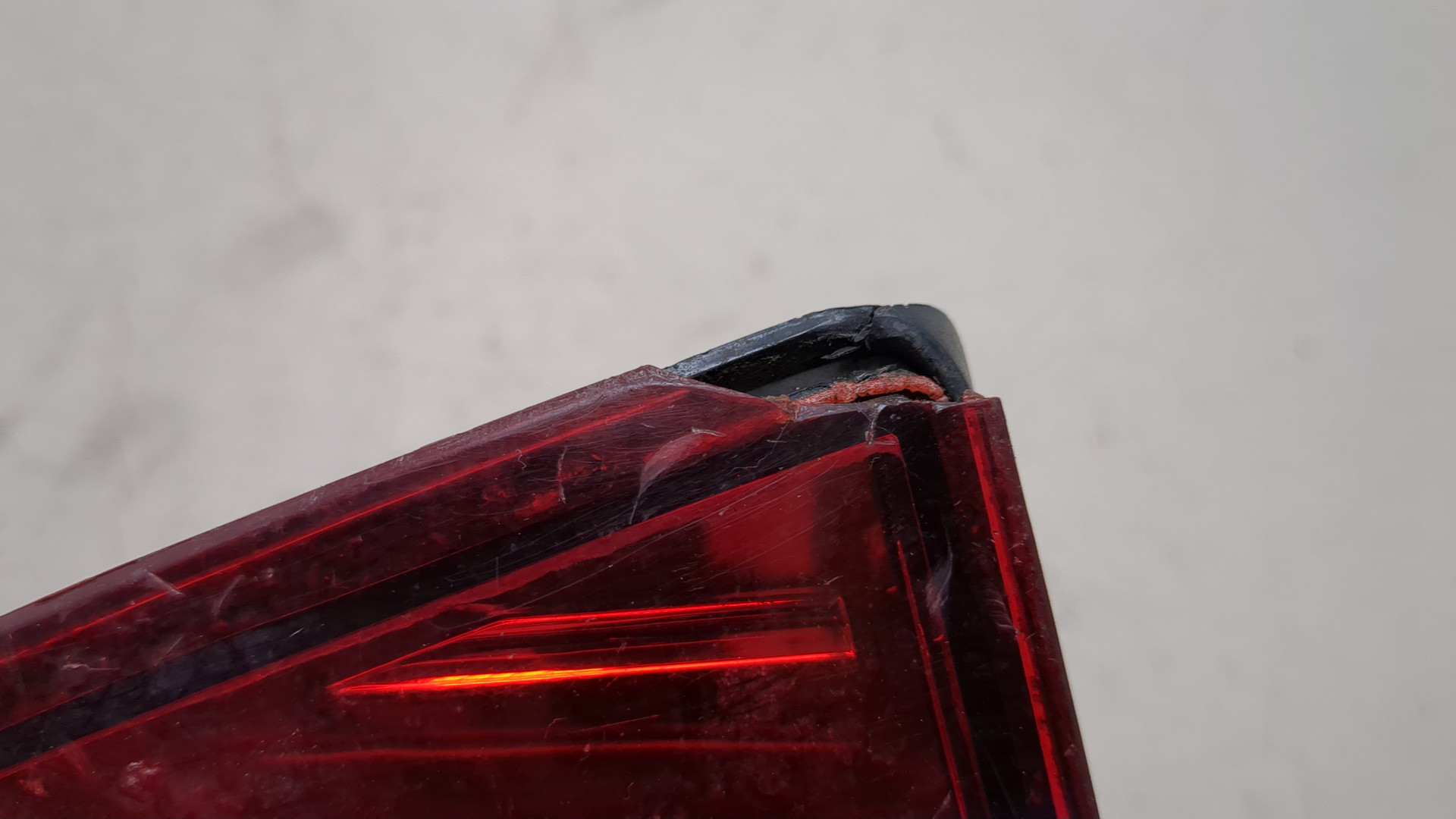 Фонарь задний внутренний левый