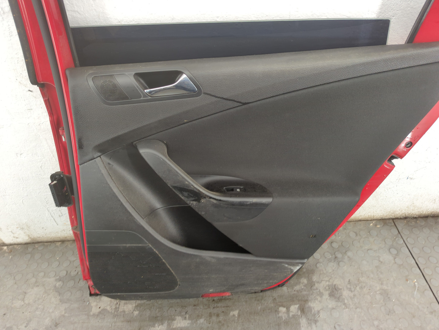 Дверь задняя правая