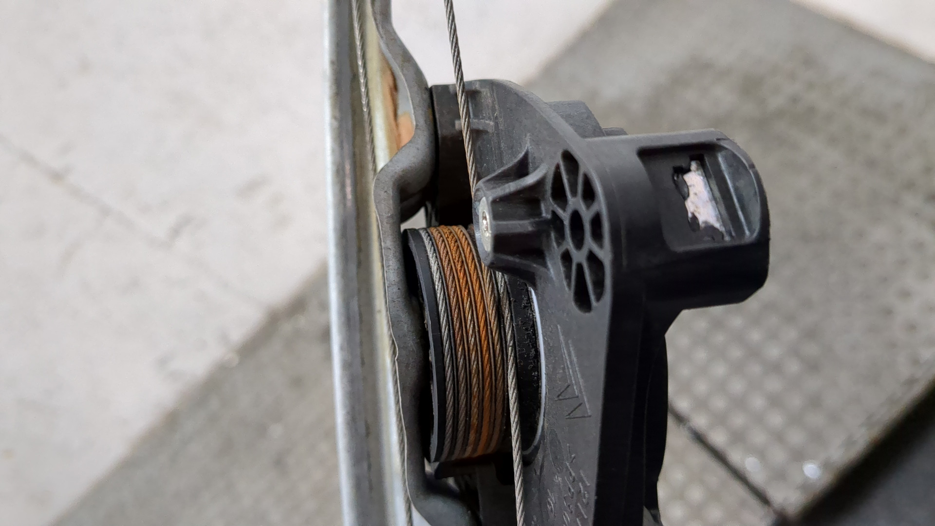 Стеклоподъемник электр. передний левый