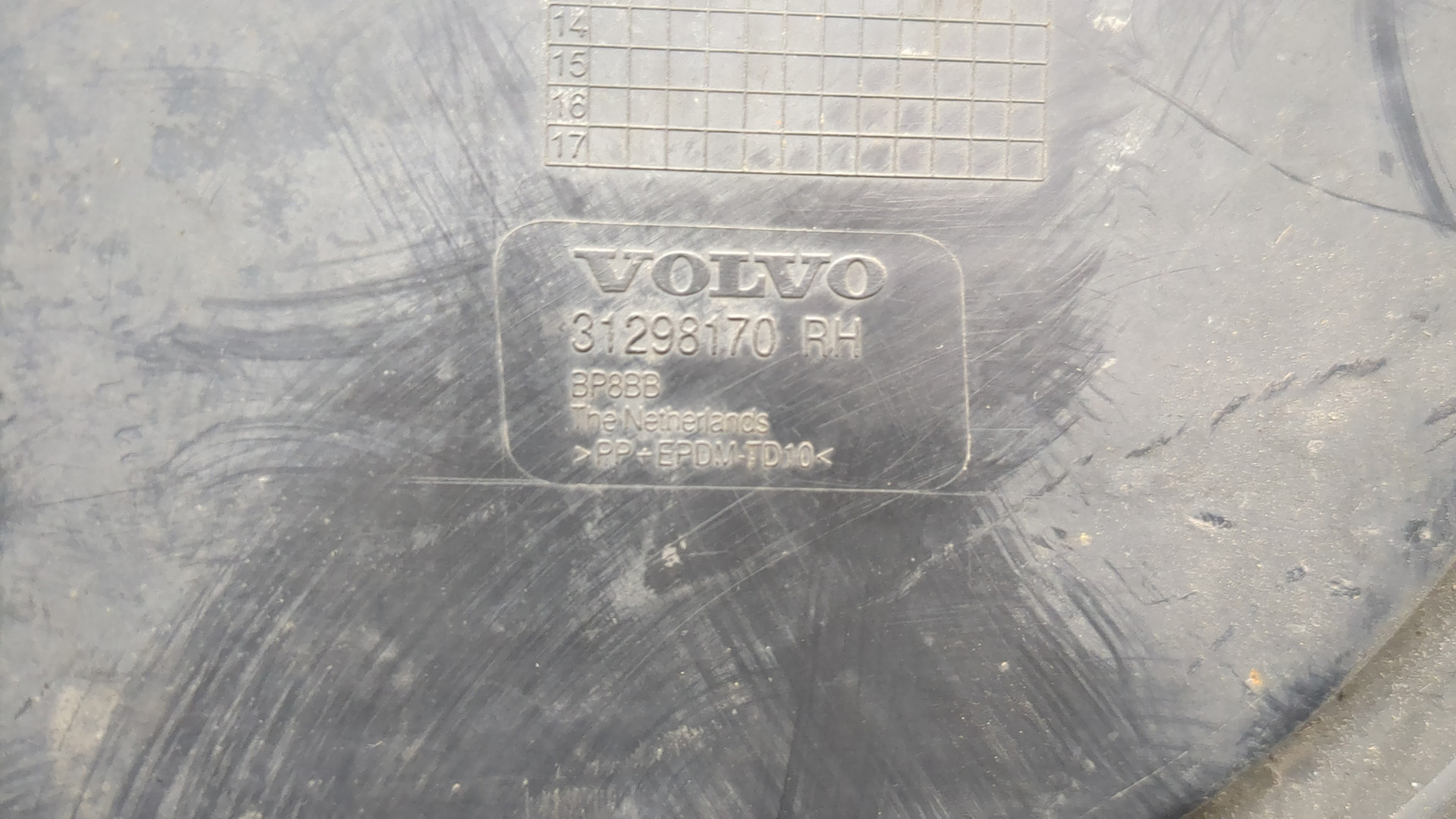 Решетка в бампер правая