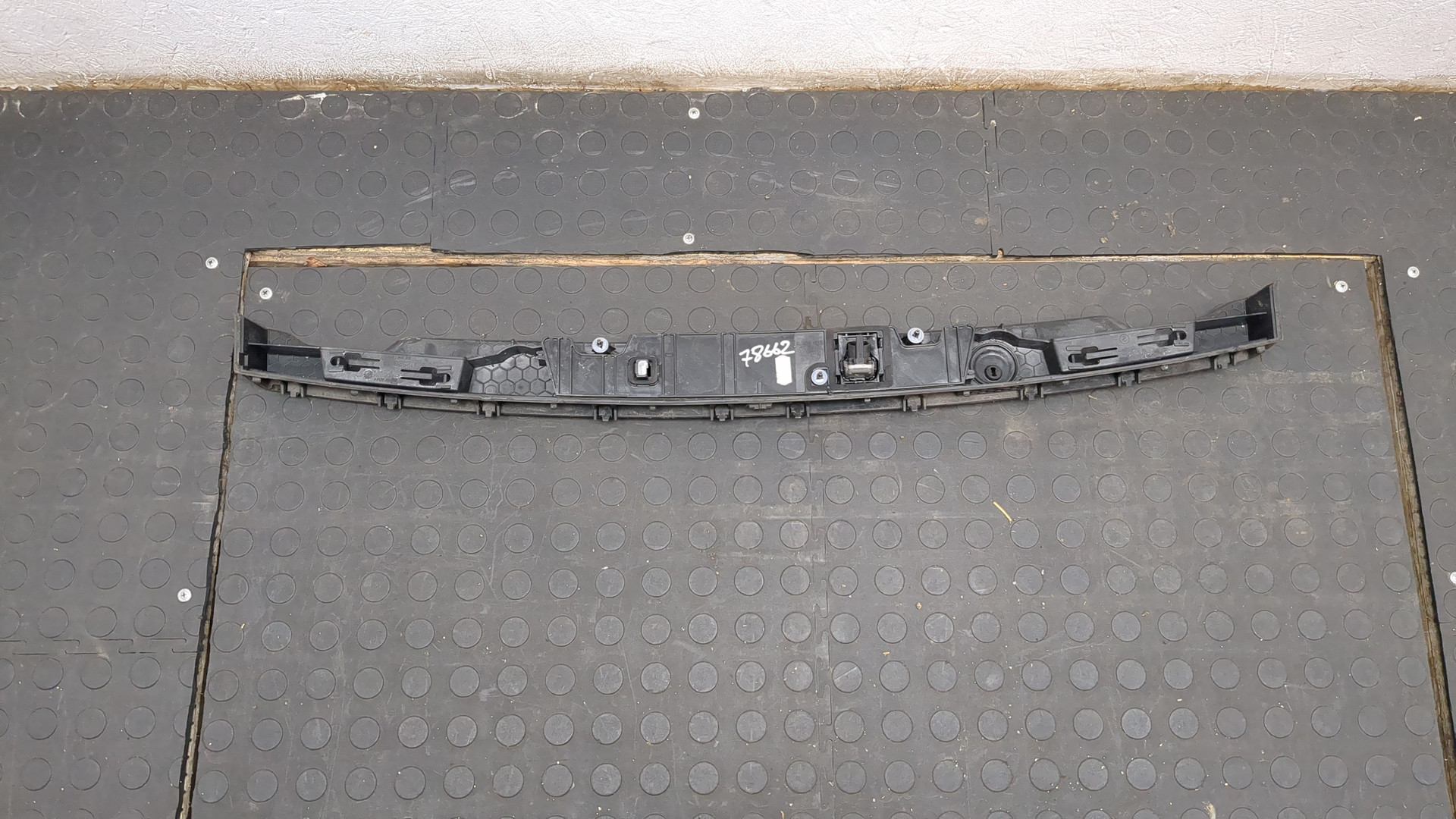 Фонарь подсветки номера