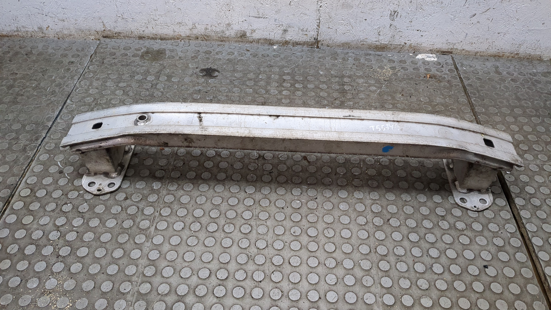 Усилитель переднего бампера