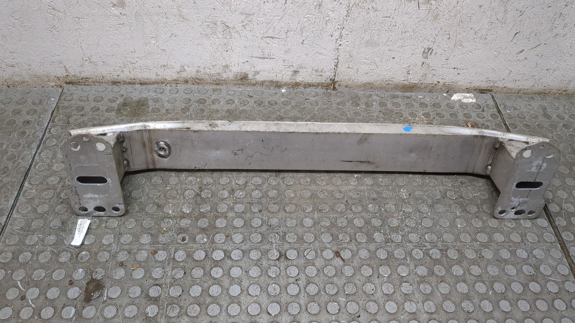 Усилитель переднего бампера