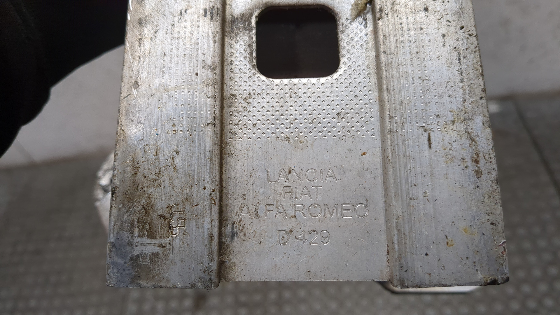 Усилитель переднего бампера