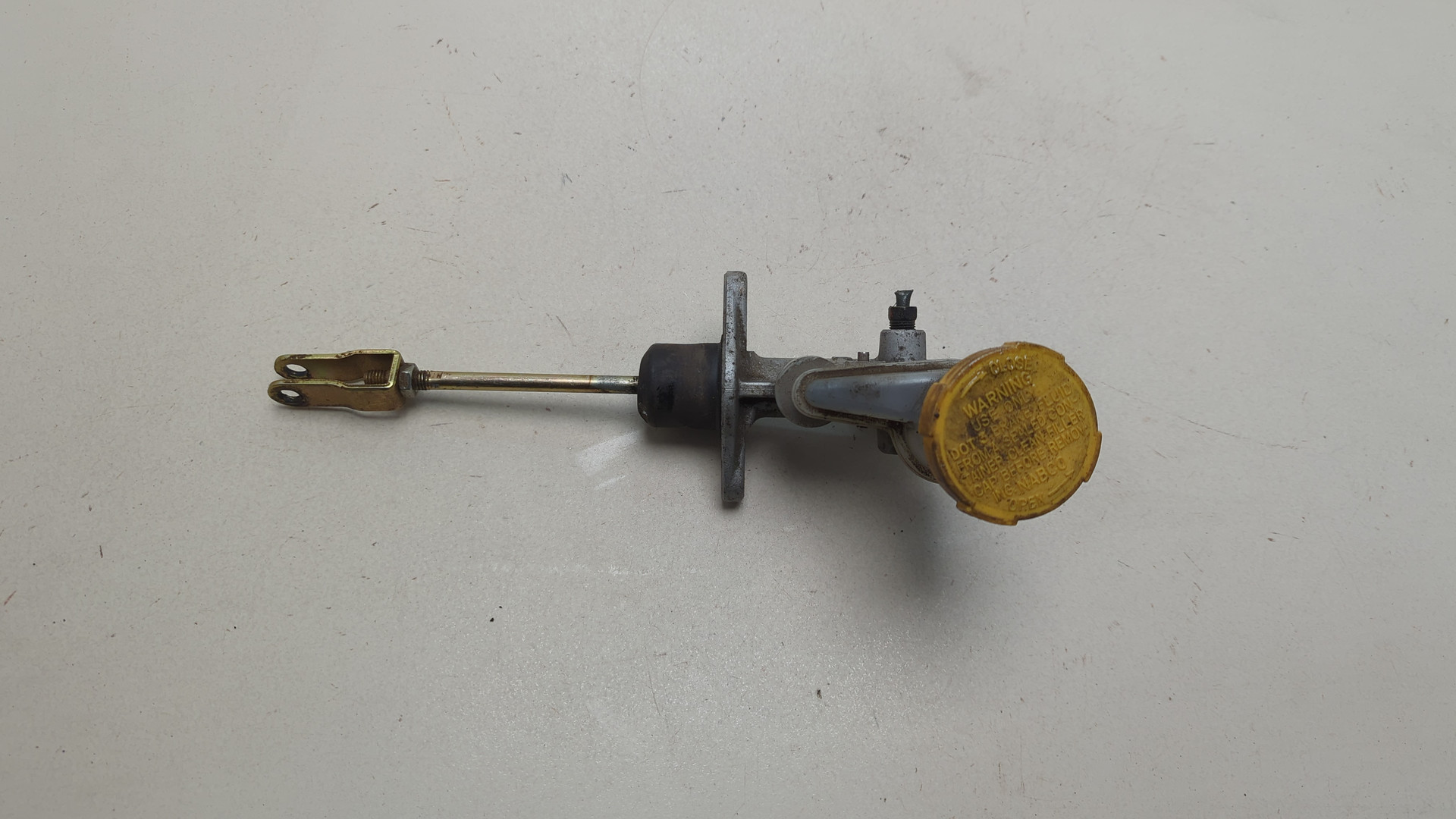 Цилиндр сцепления главный