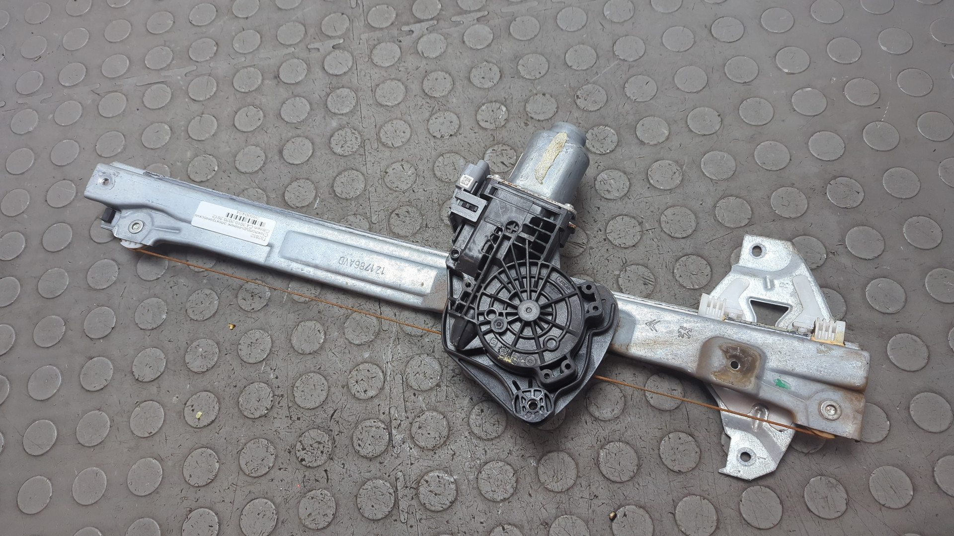 Стеклоподъемник электр. передний правый