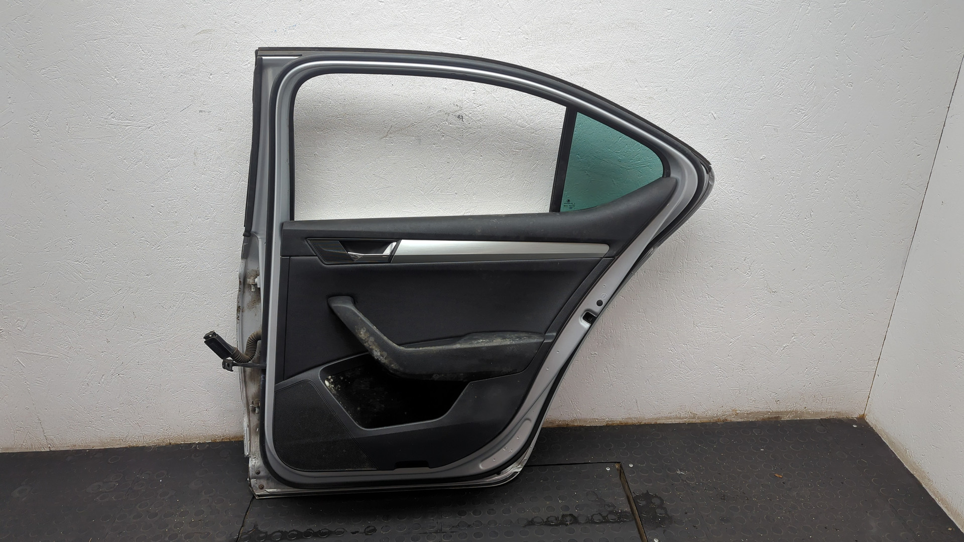 Дверь задняя правая