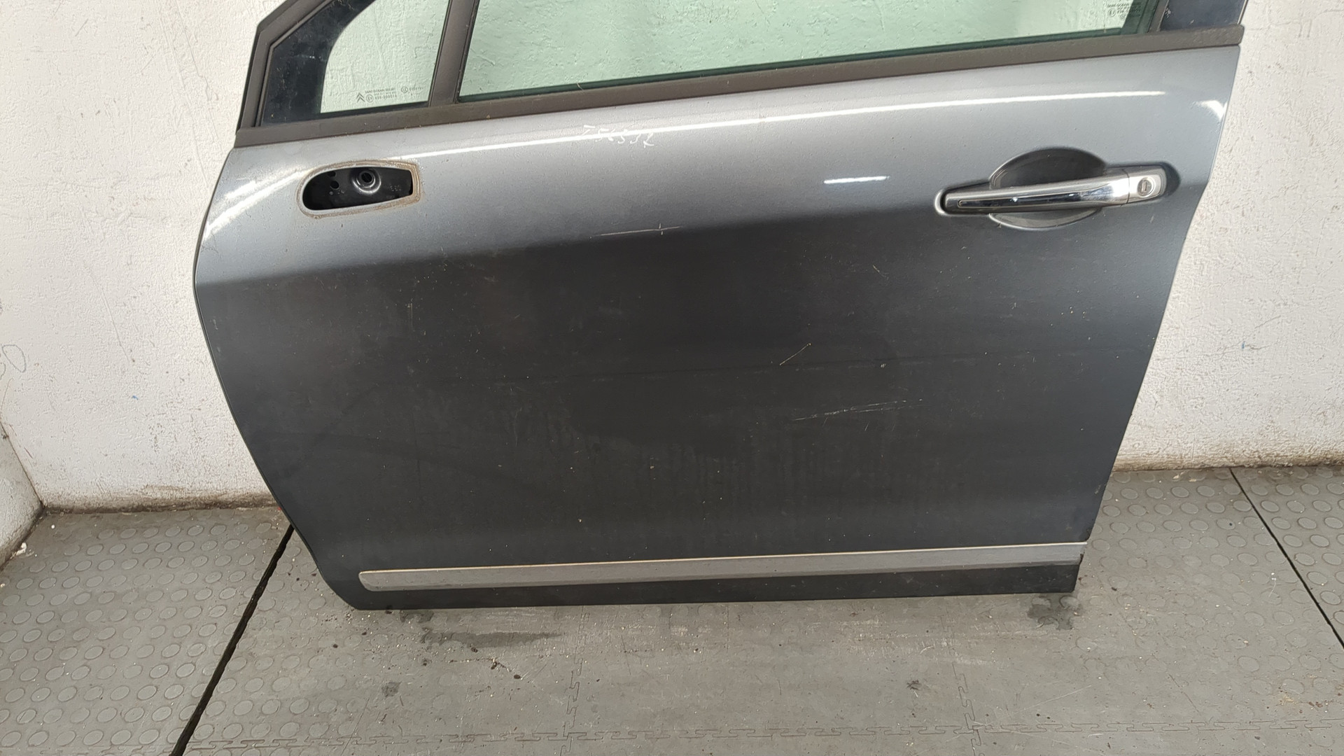 Дверь передняя левая