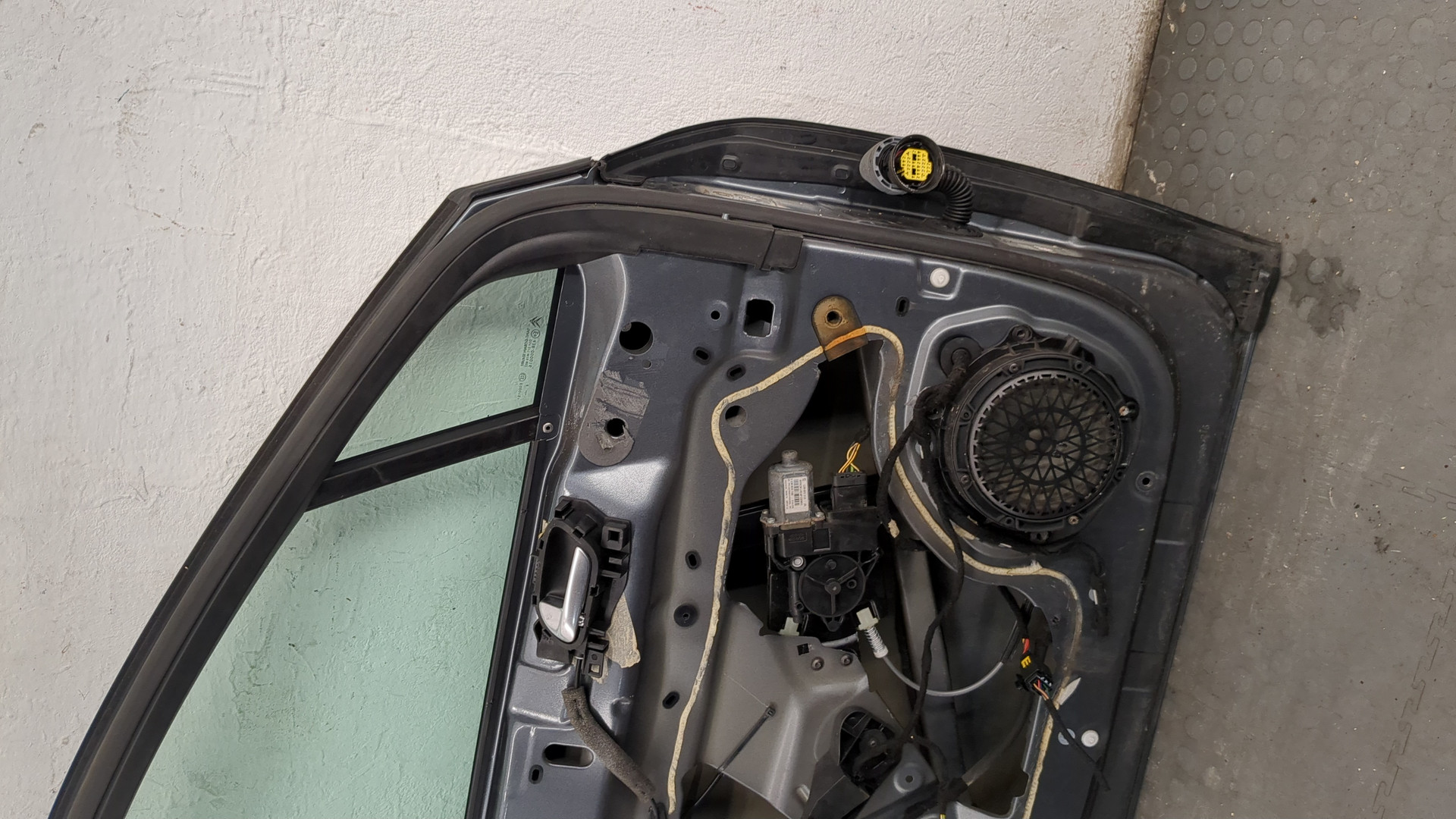 Дверь передняя левая