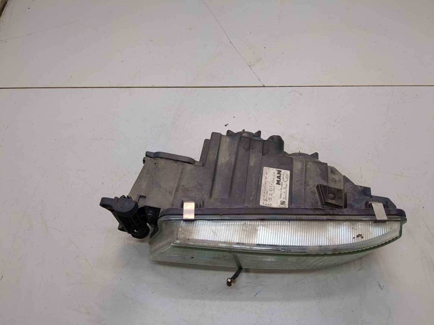 Фара противотуманная левая