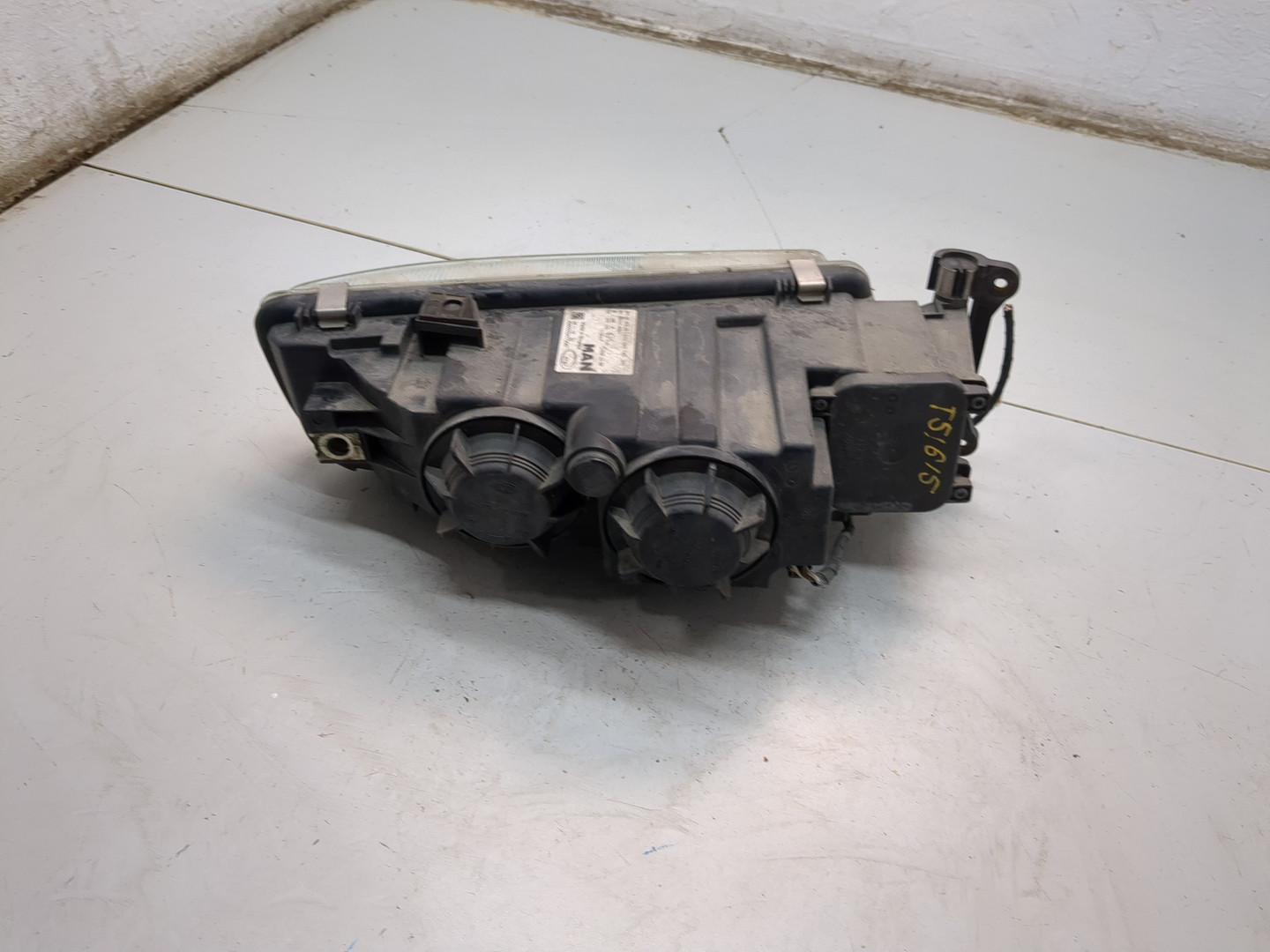 Фара противотуманная левая