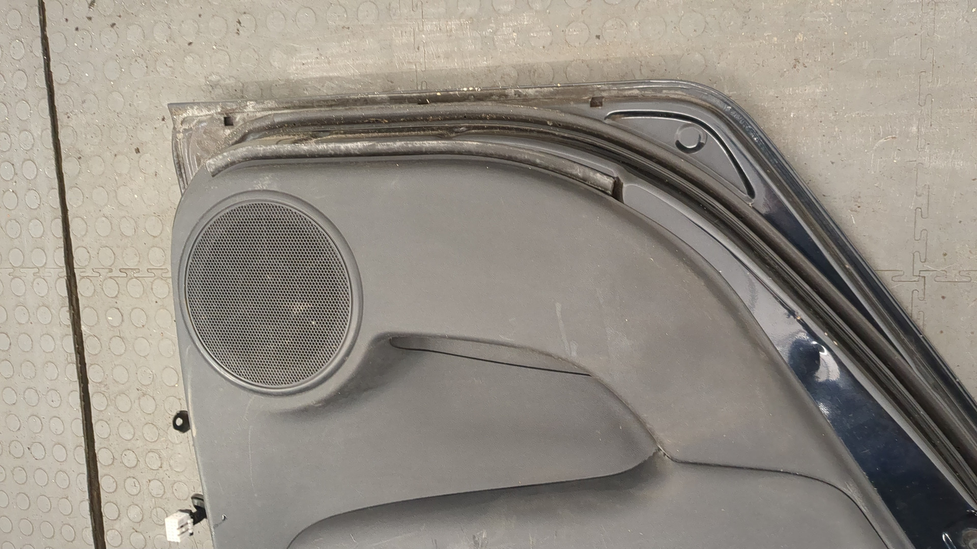 Дверь задняя левая