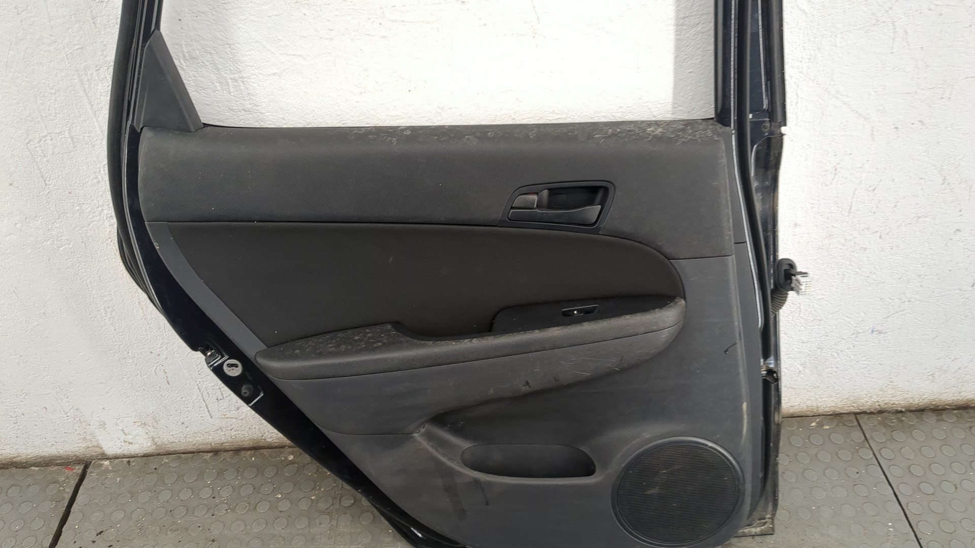 Дверь задняя левая