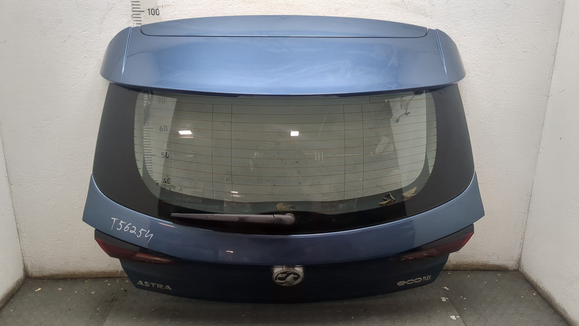 Дверь багажника