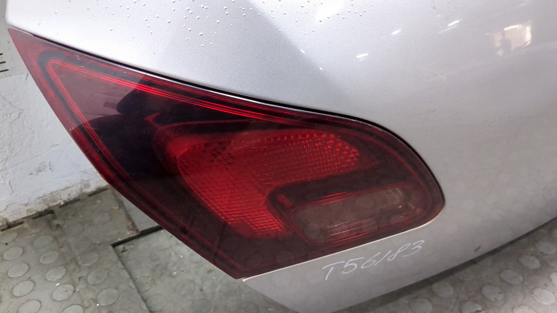 Дверь багажника