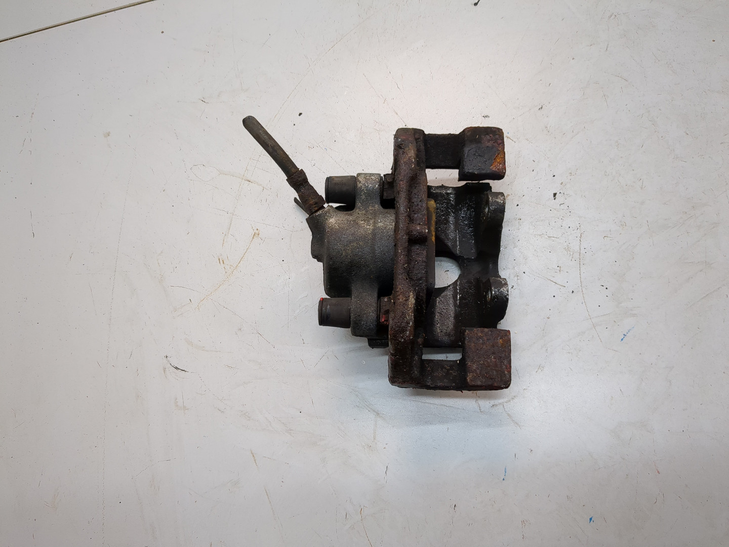 Суппорт передний левый