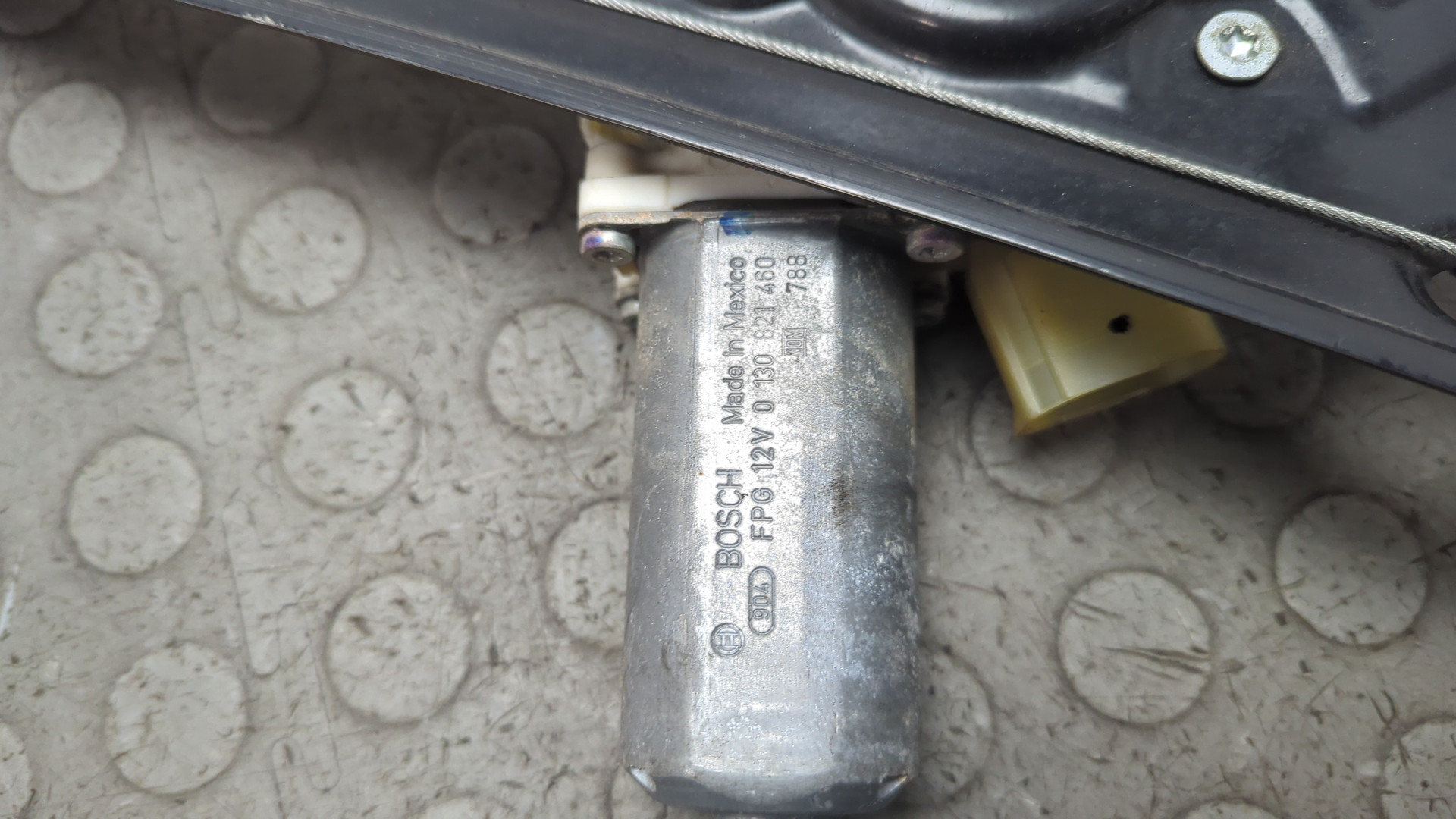 Стеклоподъемник электр. передний левый