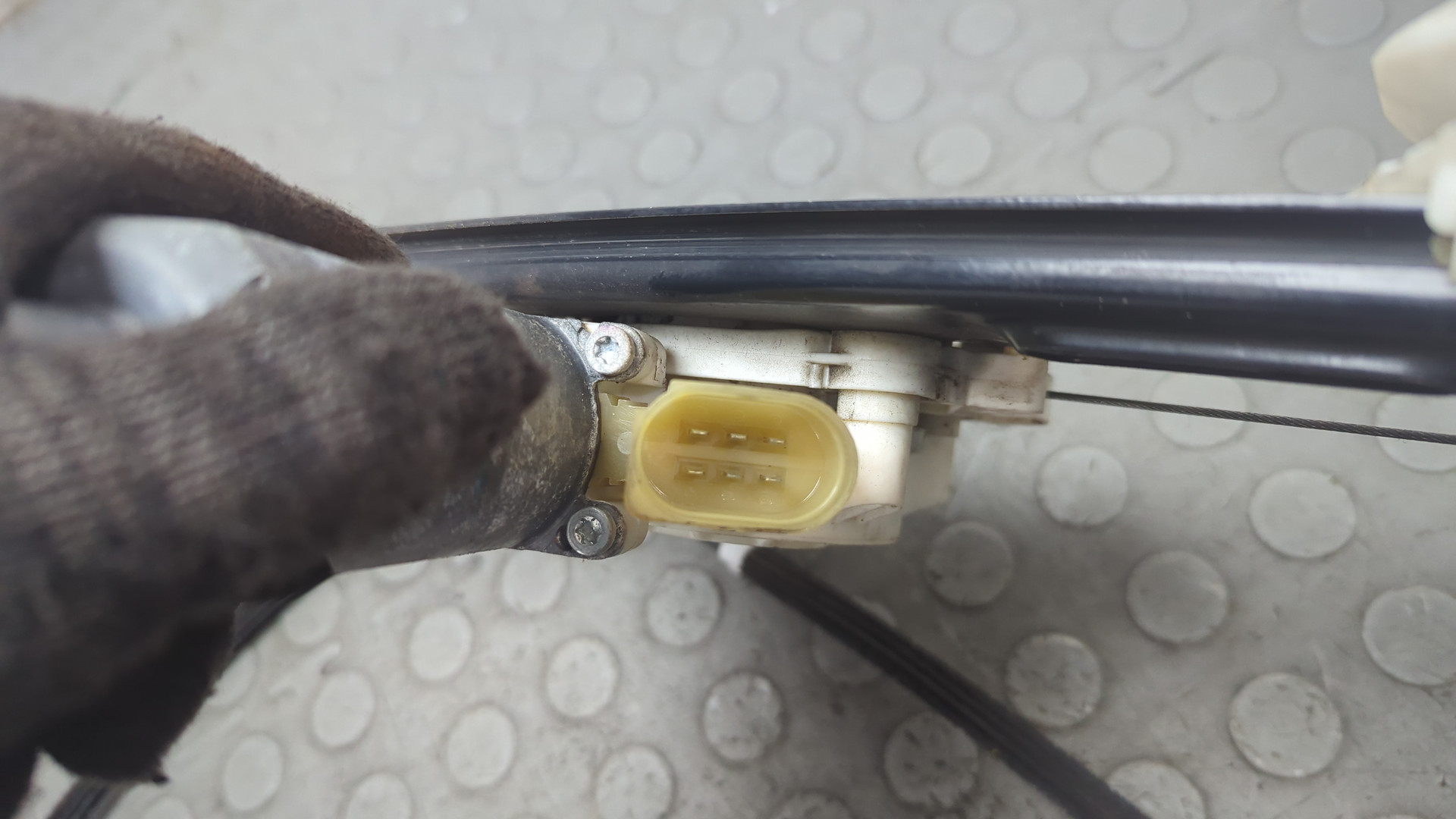 Стеклоподъемник электр. передний левый