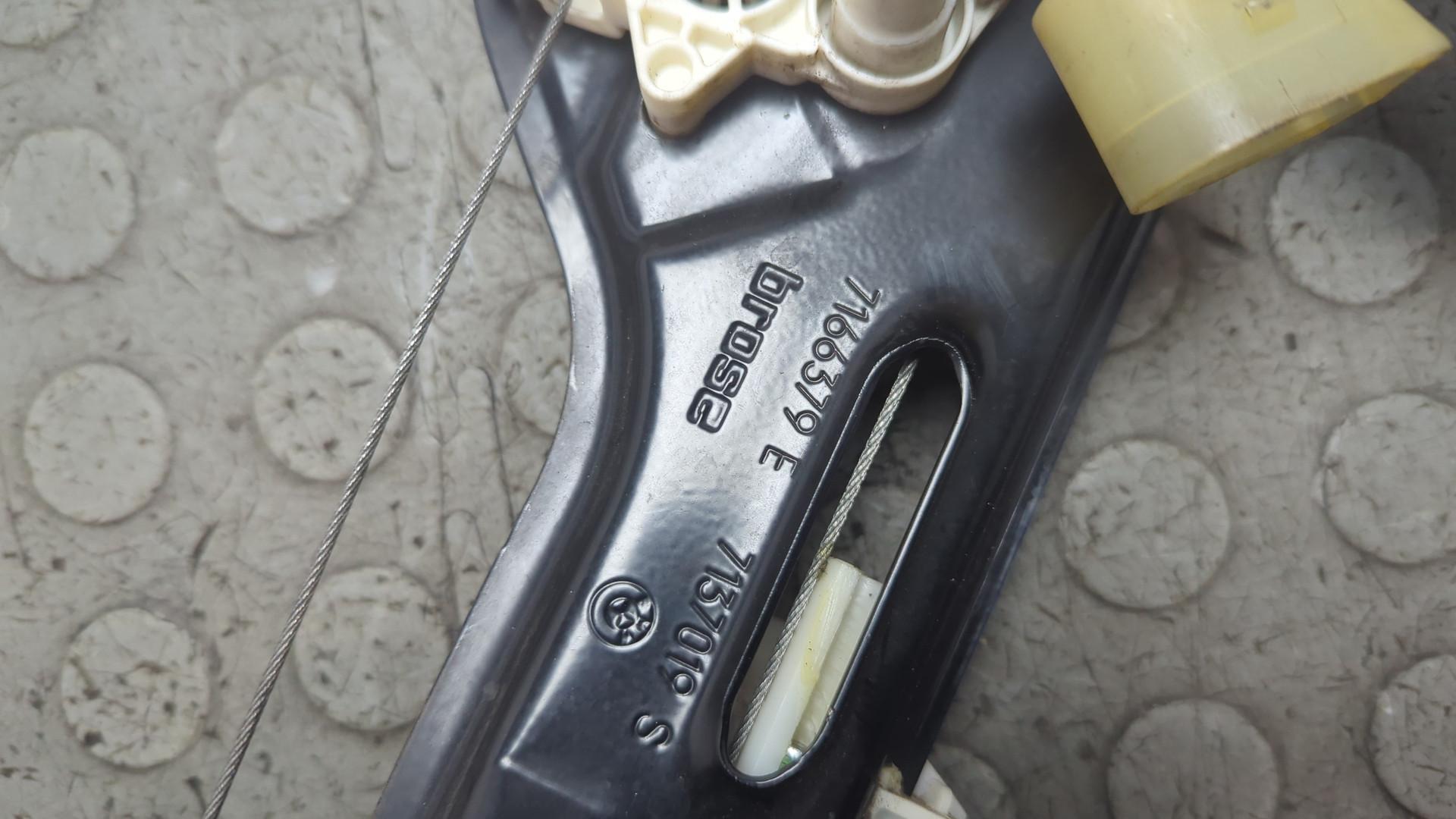 Стеклоподъемник электр. передний левый