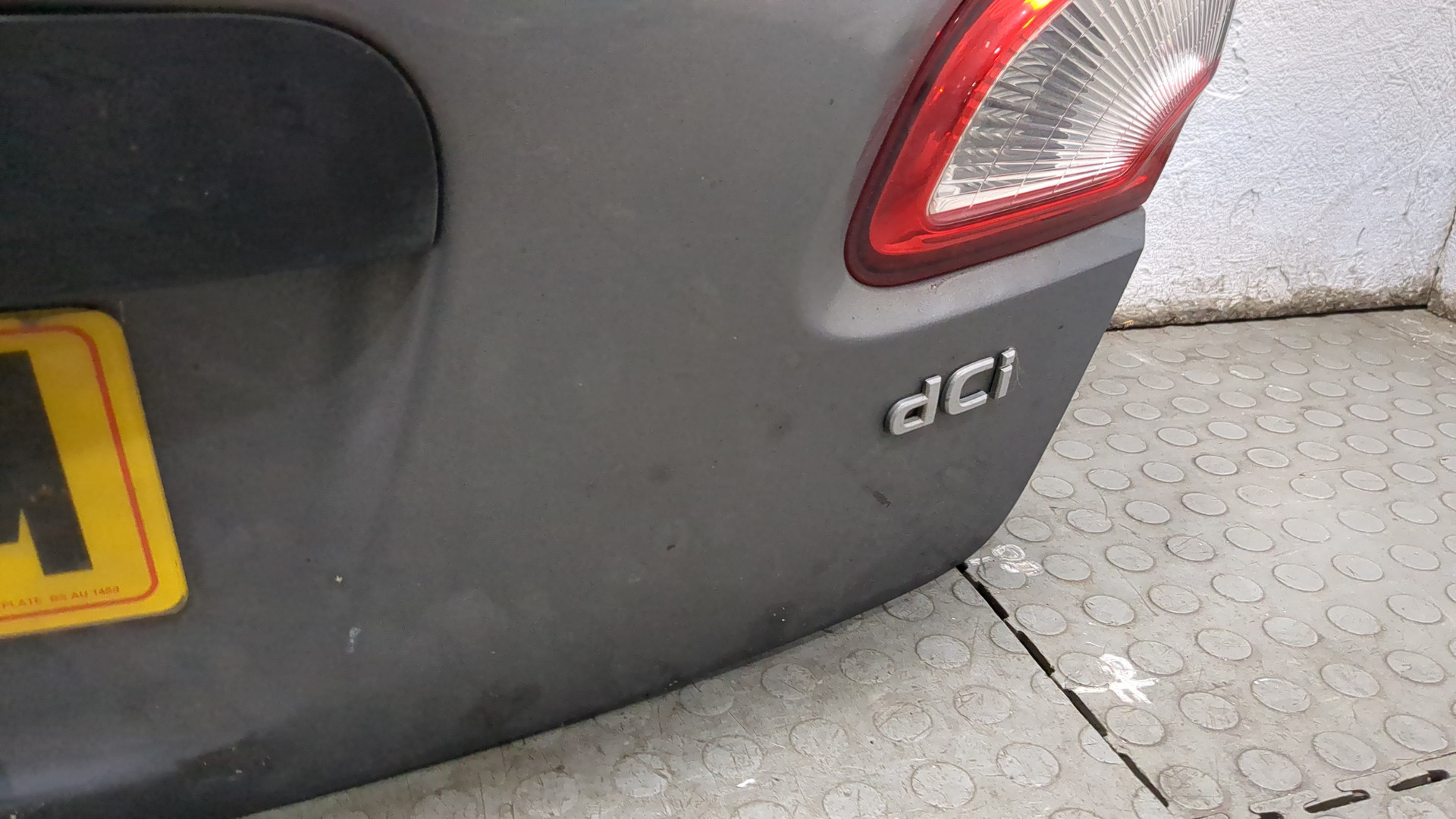 Дверь багажника