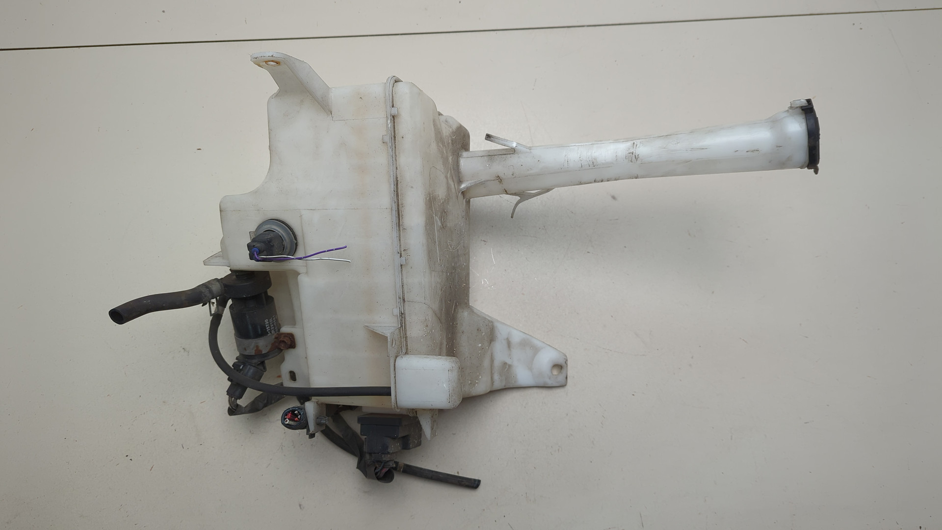 Бачок омывателя лобового стекла