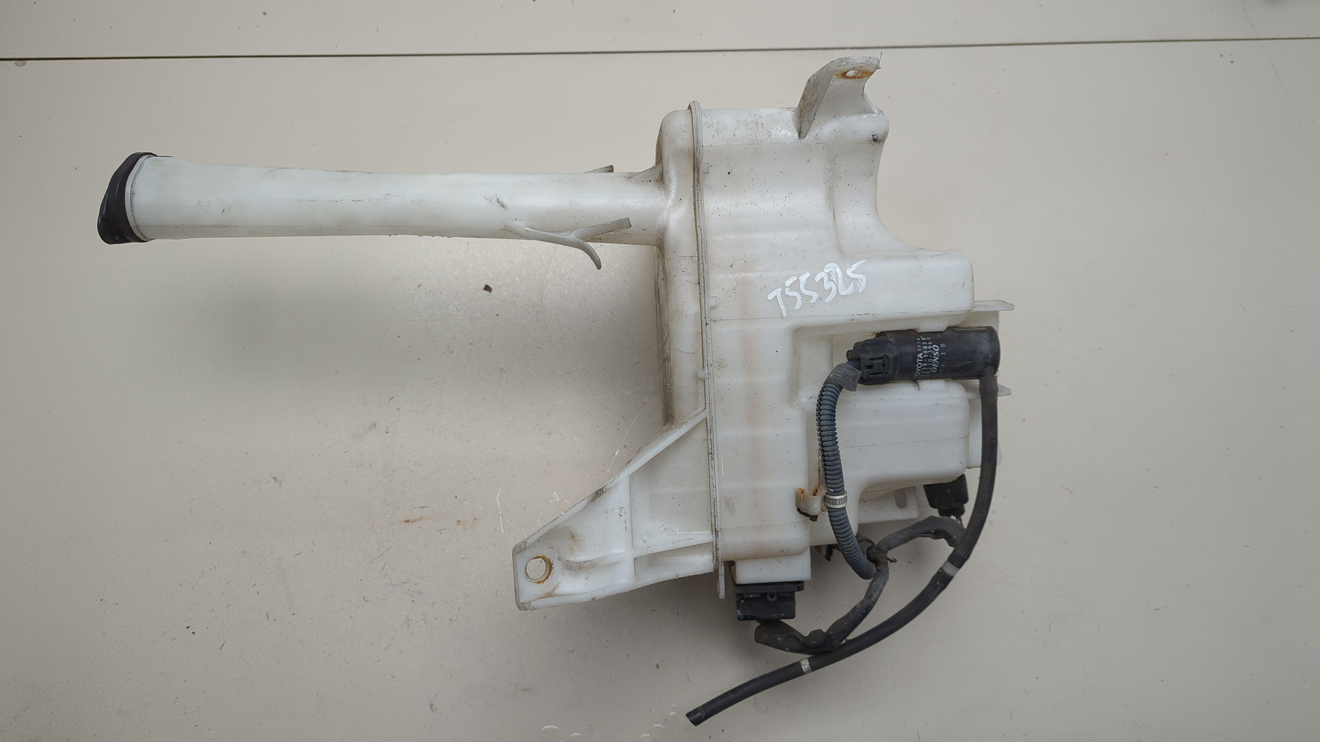 Бачок омывателя лобового стекла