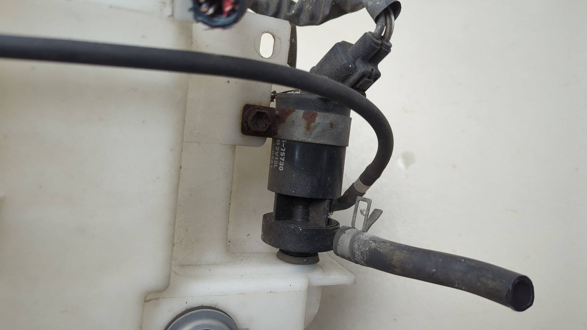 Бачок омывателя лобового стекла