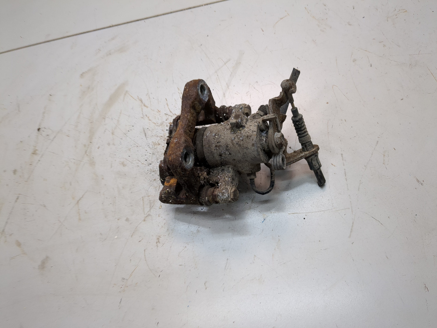 Суппорт задний левый