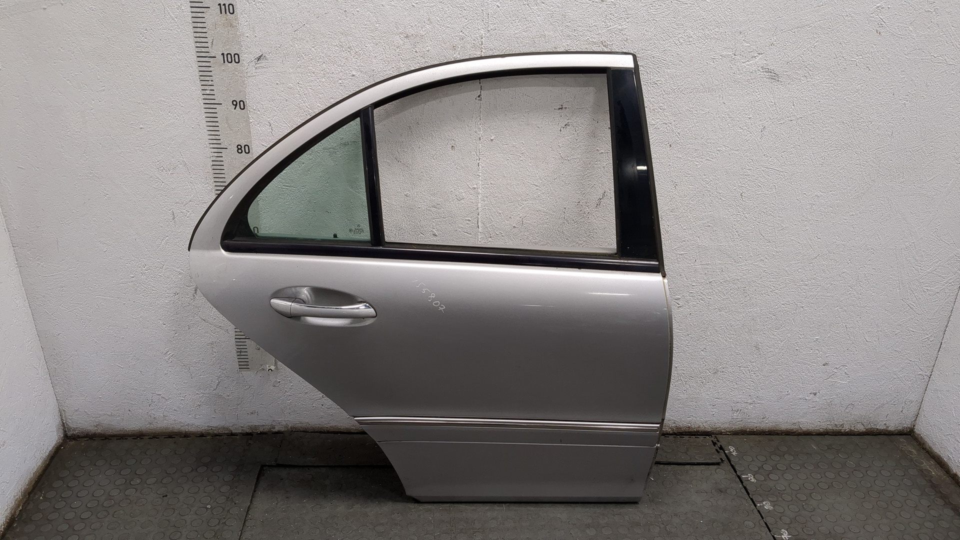 Дверь задняя правая