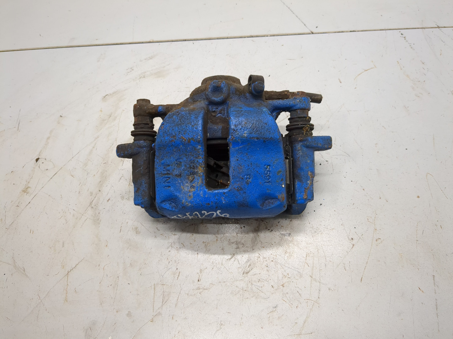 Суппорт передний левый