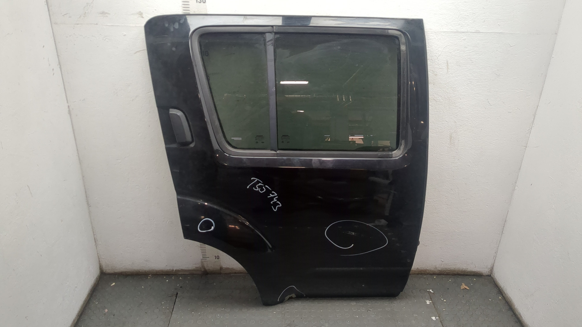 Дверь задняя правая