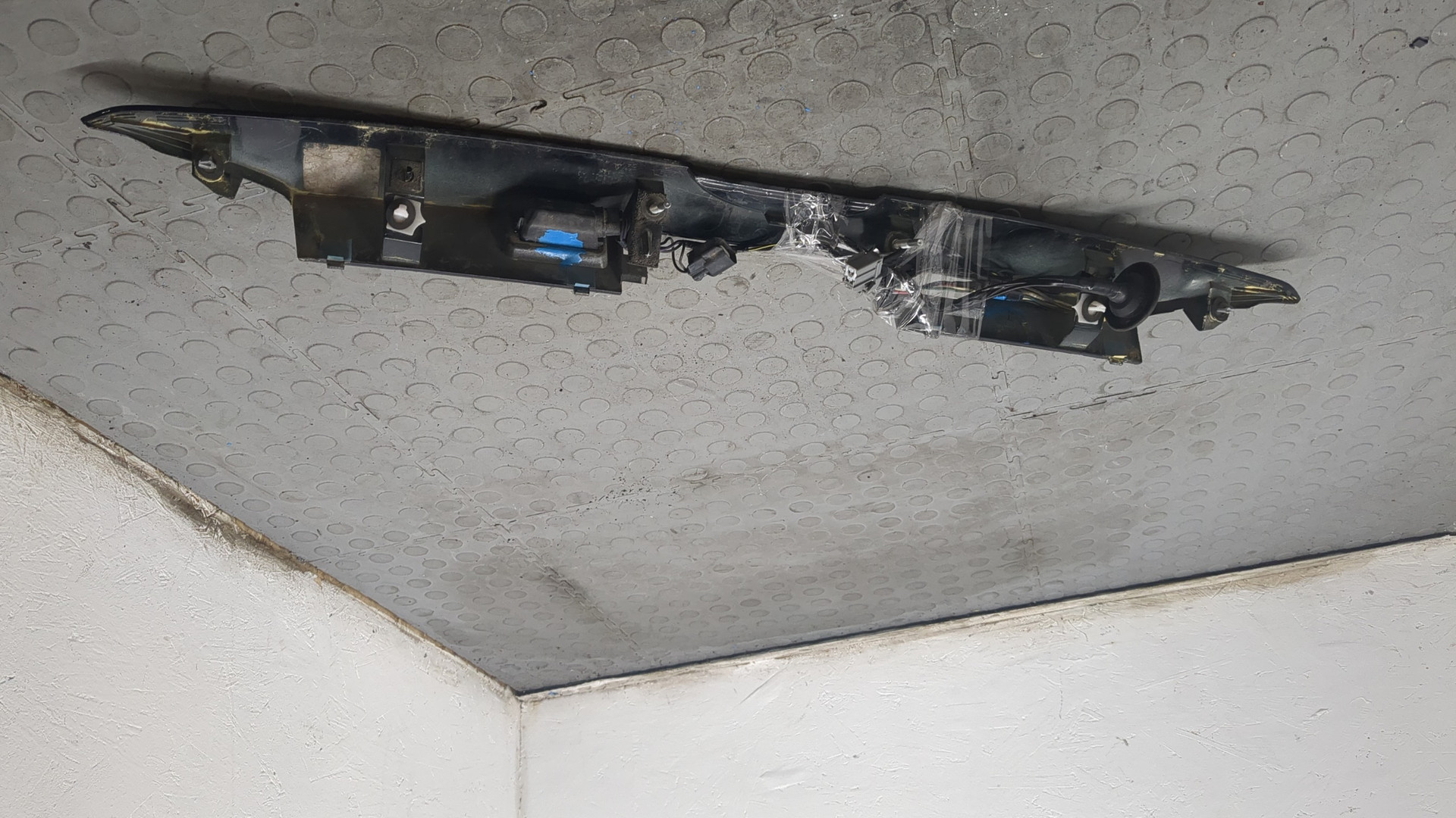 Фонарь подсветки номера