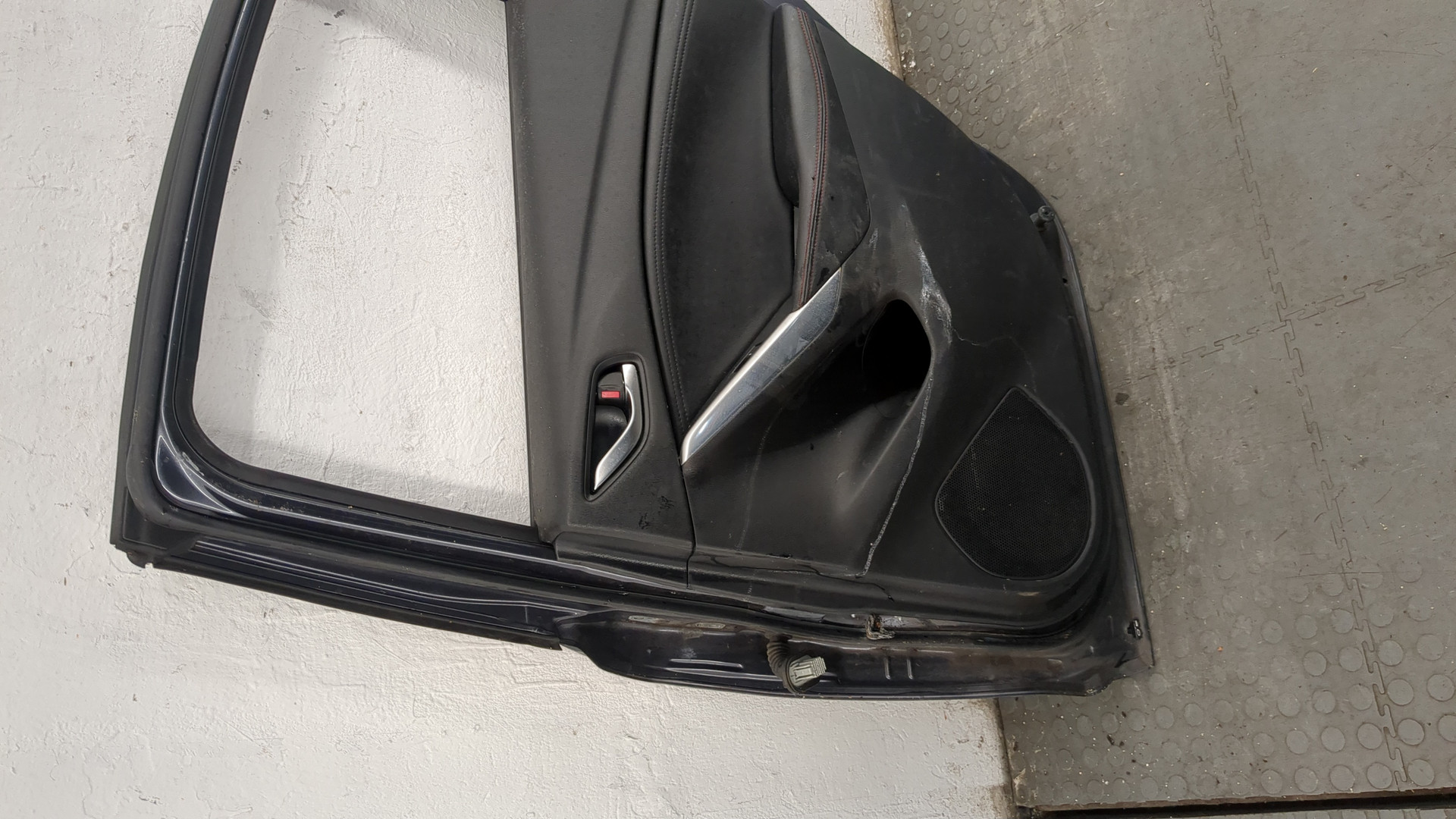 Дверь задняя правая