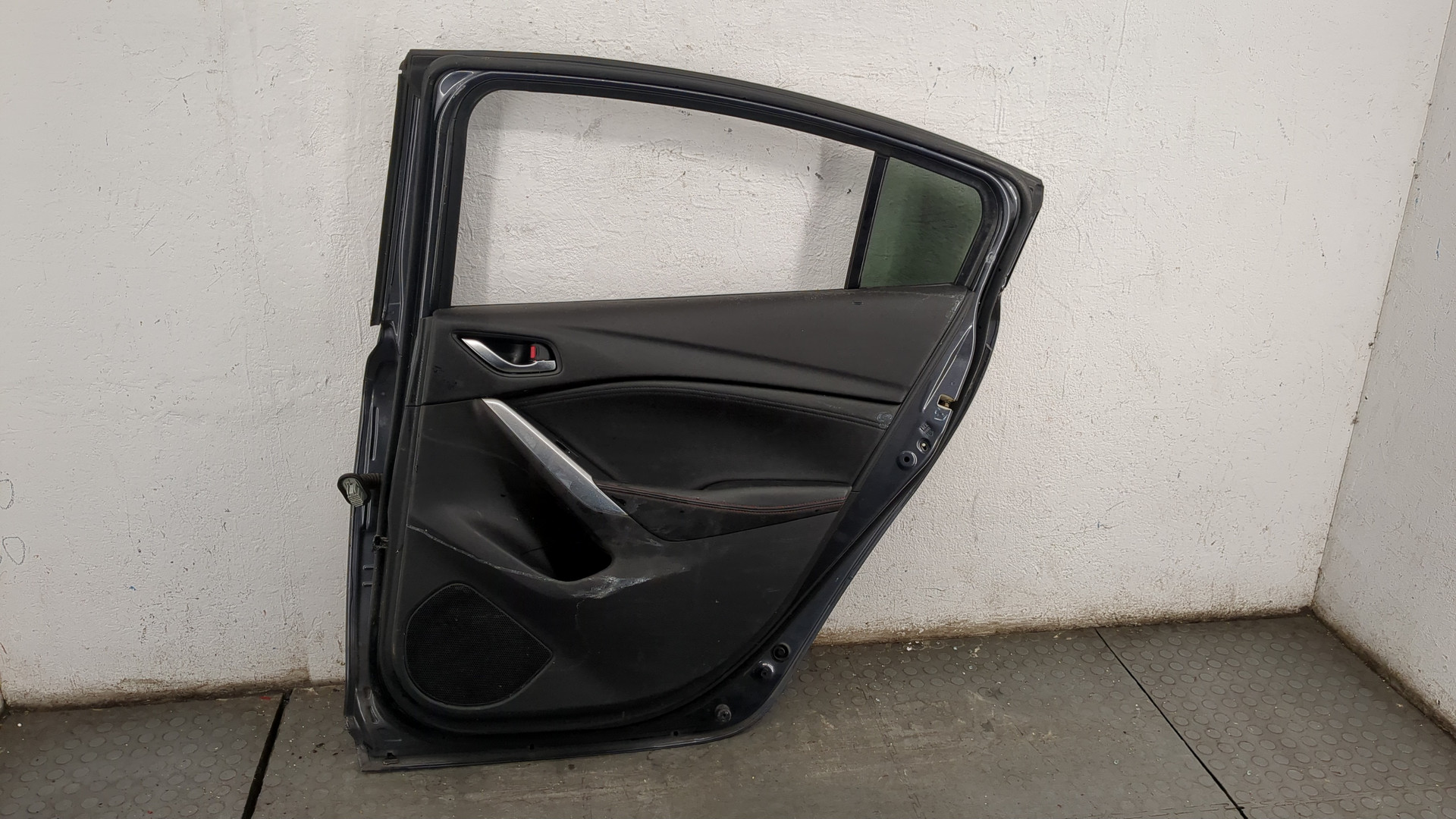Дверь задняя правая
