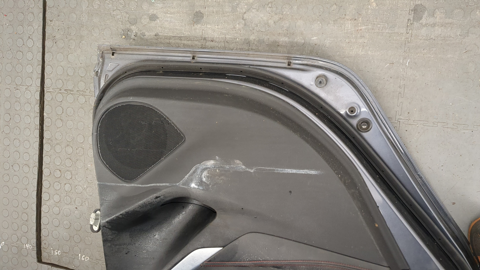 Дверь задняя левая