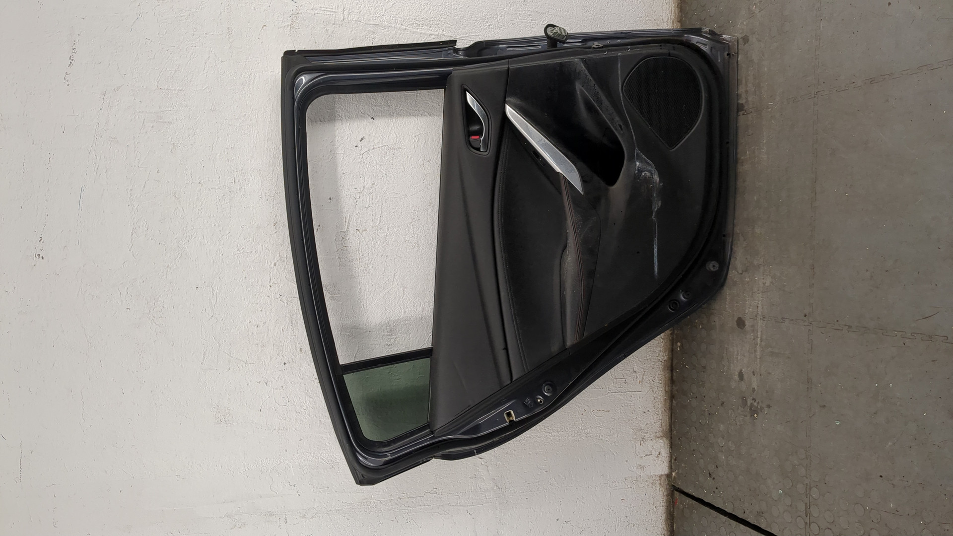 Дверь задняя левая