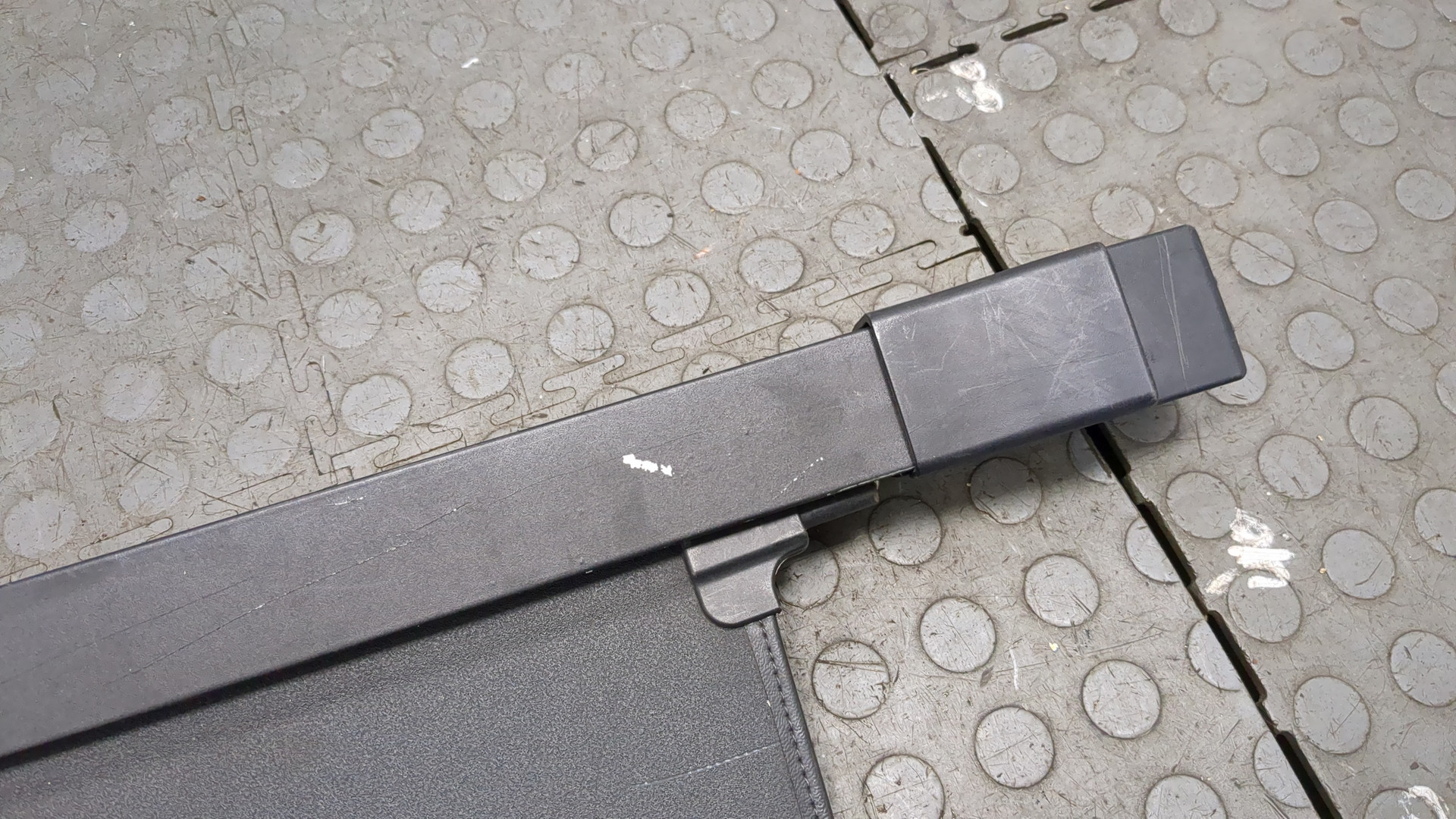 Шторка багажника