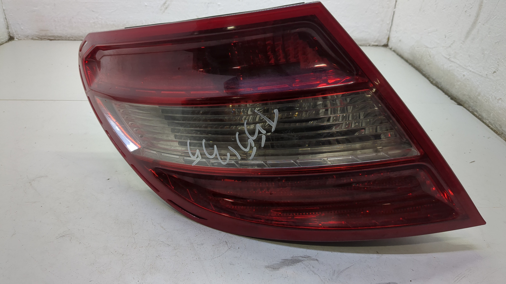 Фонарь задний левый