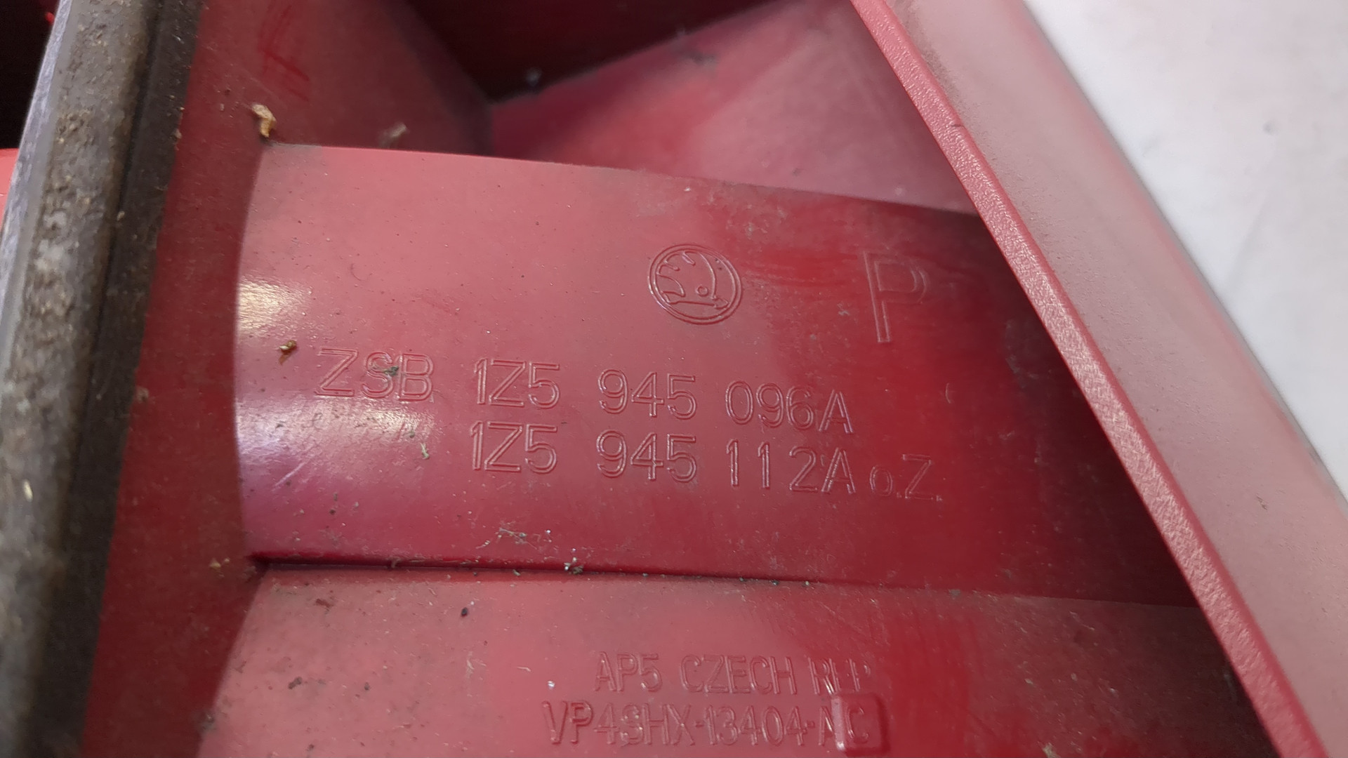 Фонарь задний правый