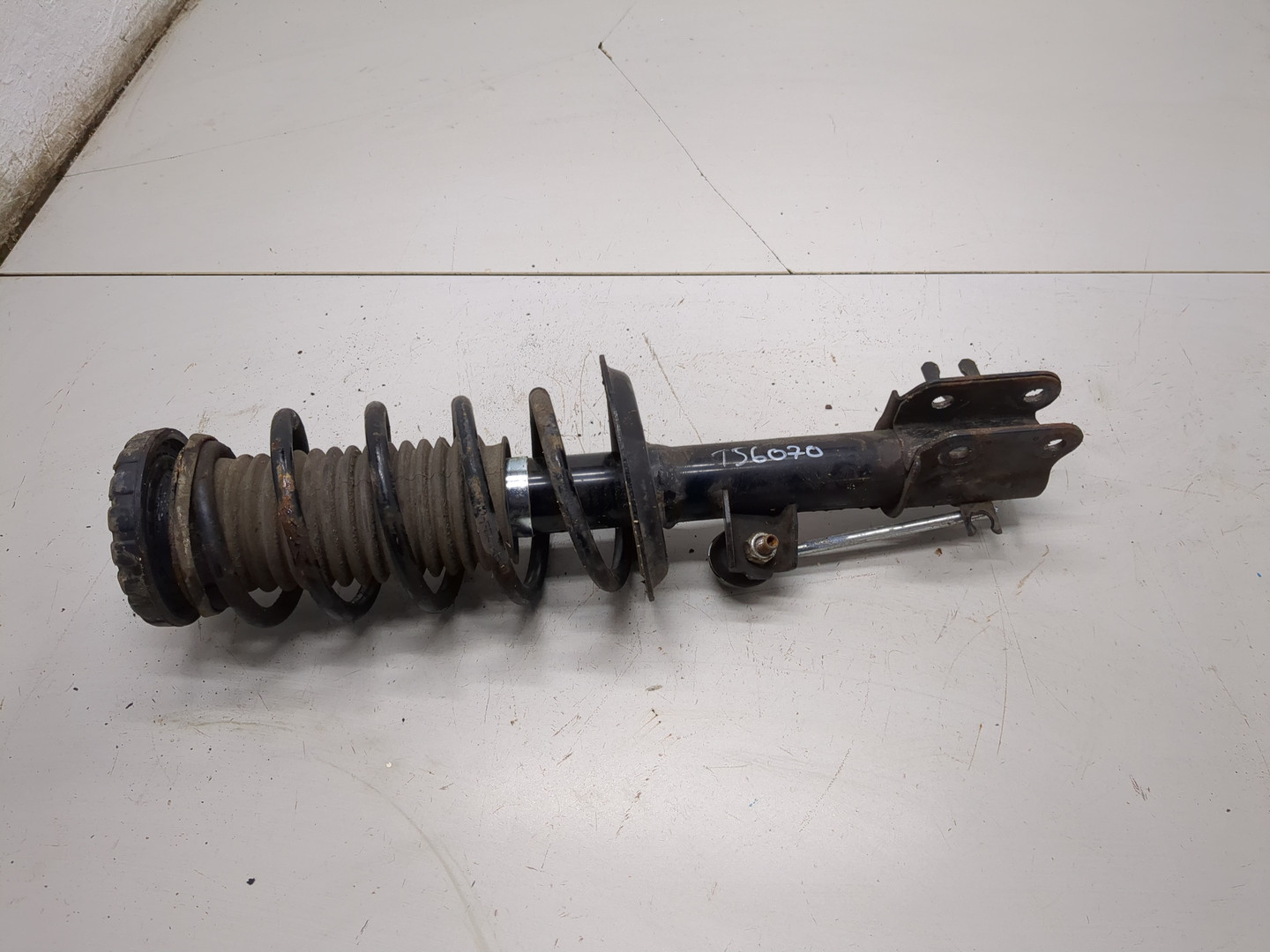 Амортизатор передний правый