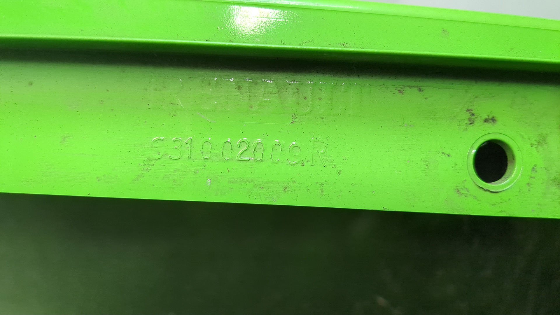 Крыло переднее правое