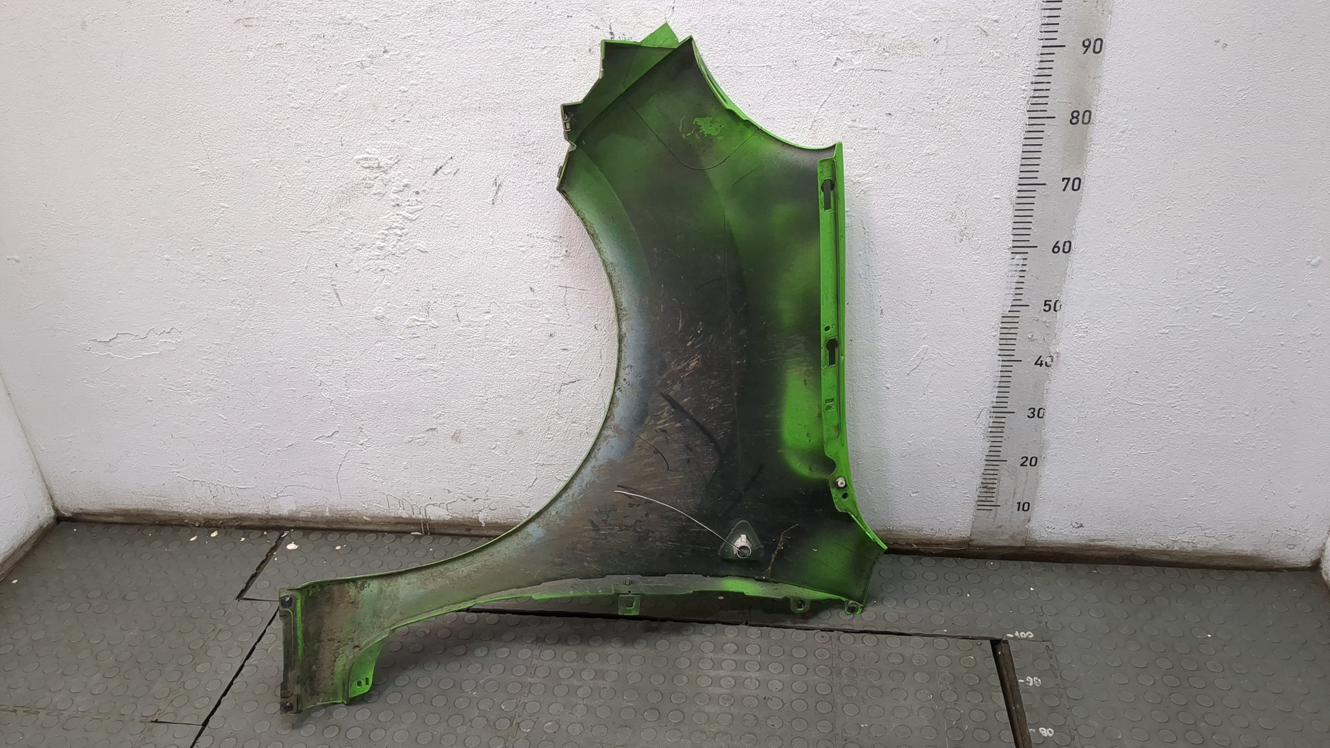 Крыло переднее правое