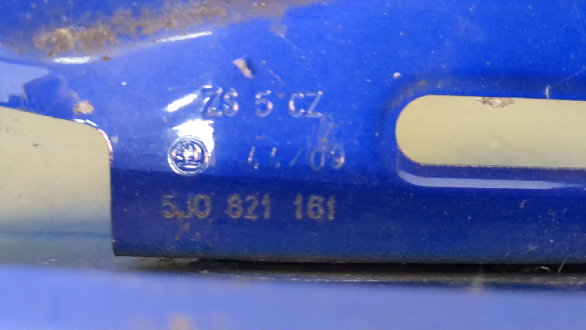 Крыло переднее левое