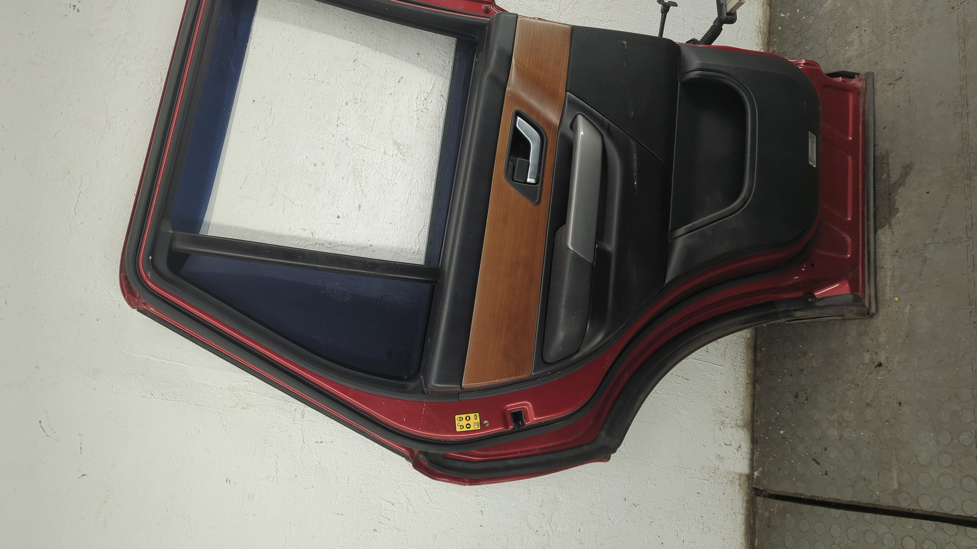 Дверь задняя левая