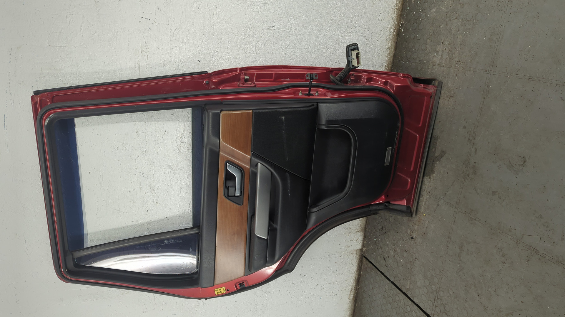 Дверь задняя левая